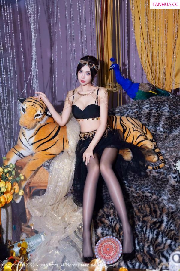 綺裡嘉 绮里嘉 [XiuRen]高清写真图 2025.03.14 No.10018 绮里嘉ula 黑丝美腿第11张图片